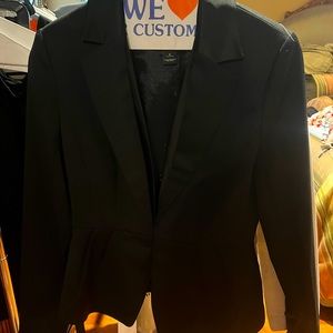 Fitted gorgeous black blazer